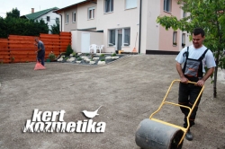 Talajtömörítés fűmagok elszórása után (28)